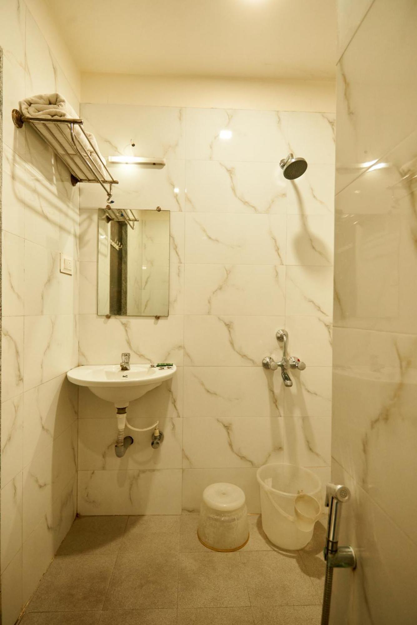 Hotel Pride Inn Sirdi Kültér fotó