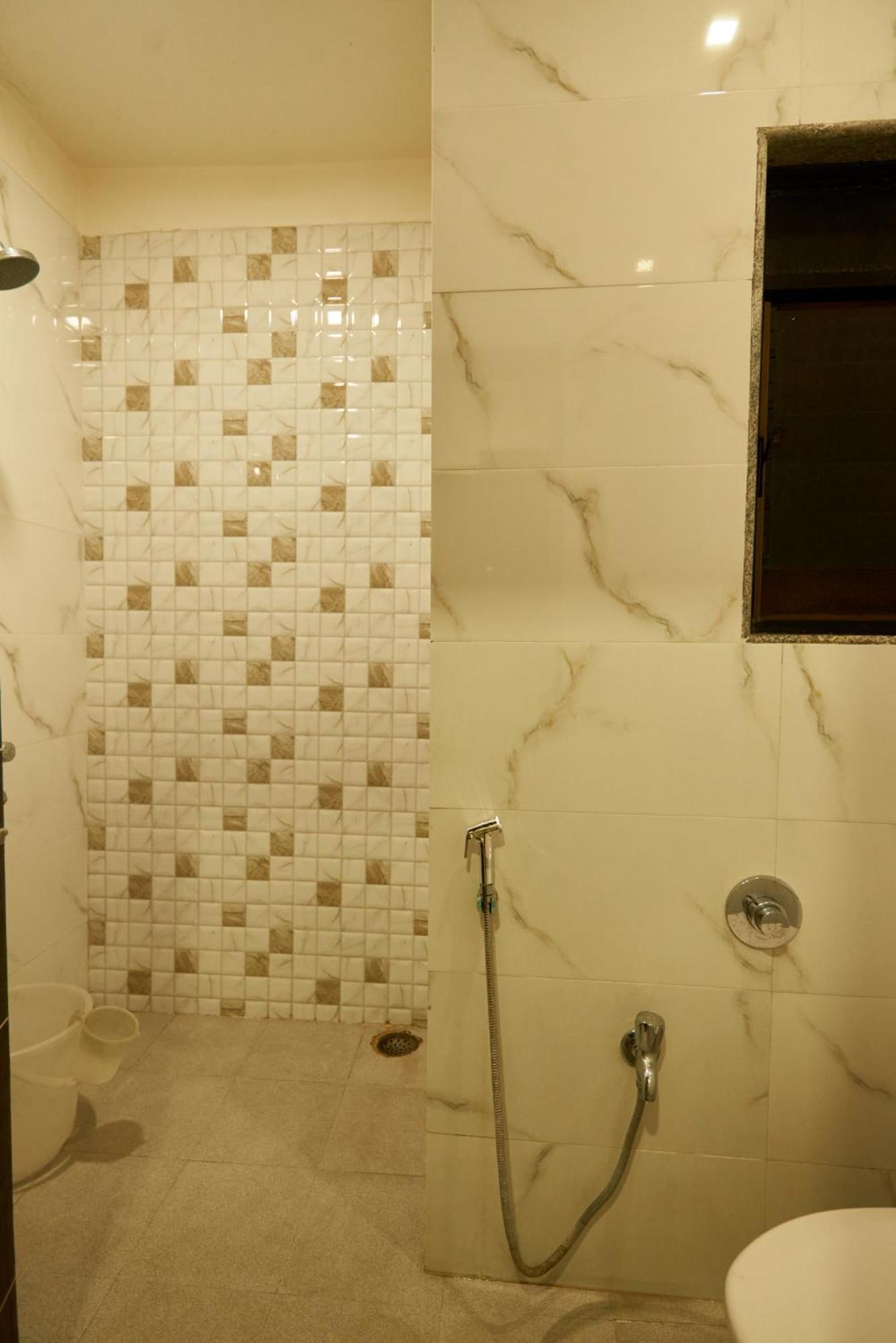 Hotel Pride Inn Sirdi Kültér fotó